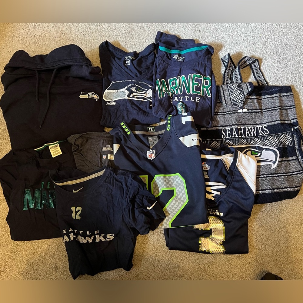 Seattle Mariners and Seahawks lot